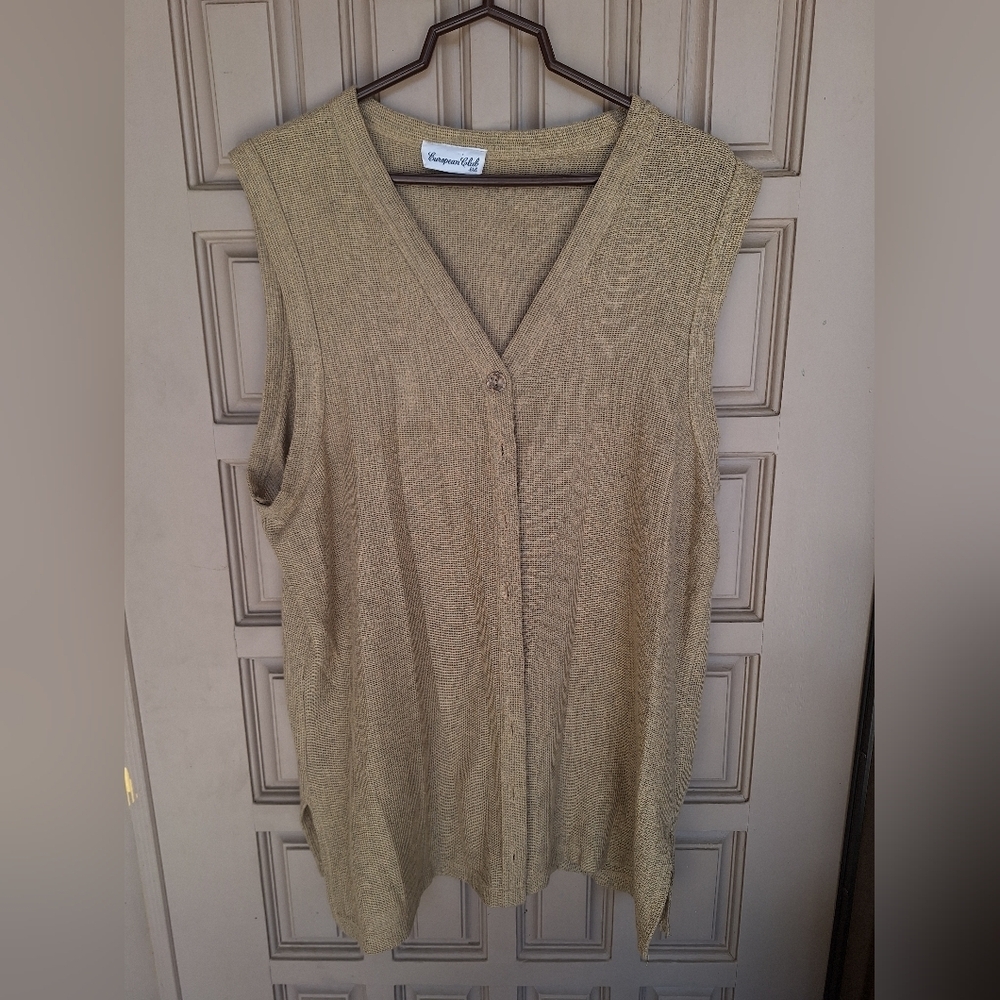European Club LTD. Vest Plus Sz 20 Woven Fabric Button Down Beige P2P 23" L 31"